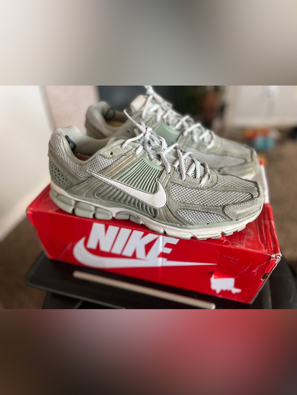 Nike Zoom Vomero 5 size 13 running shoes